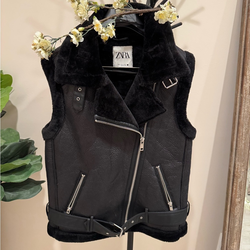 Zara Black Textured Vest with Zipper Accents